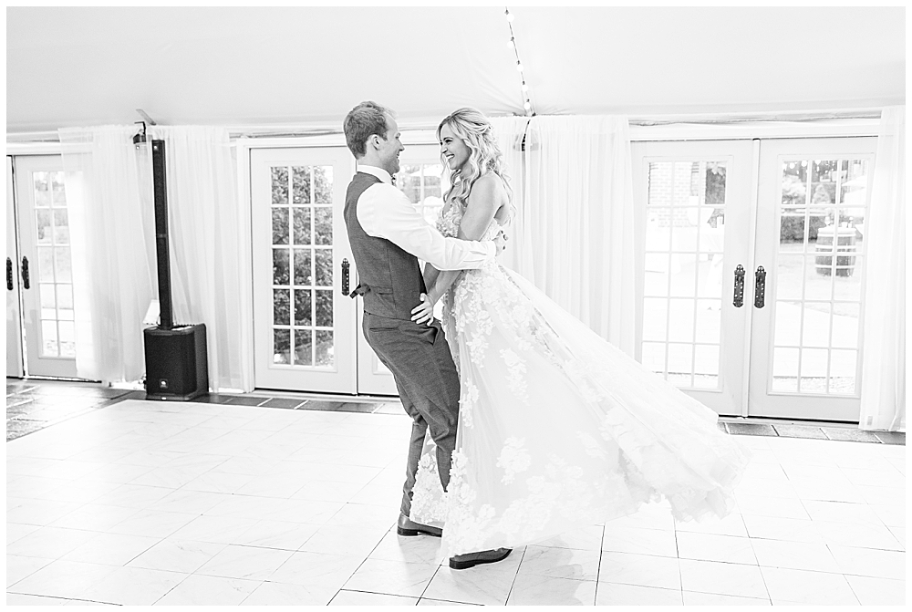 Bride and Groom First Dance Ideas | Historic Mankin Mansion wedding | Richmond wedding photographer