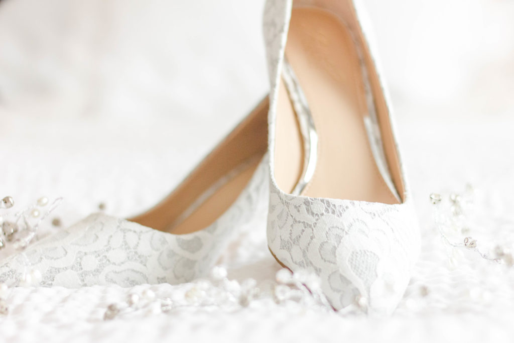 white lace wedding heels, shoes, pumps, wedding shoes, wedding pumps, bride shoes, bridal shoes, wedding details, bridal details