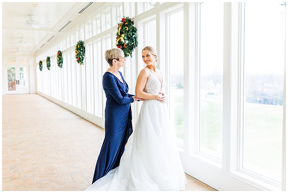 The Ultimate Guide to Creating a Winter Wedding Day Timeline | Advice for Brides from a Northern Virginia Wedding Photographer

Read the blog post for all the tips and advice you need to craft the perfect wedding day timeline + a FREE download to a customizable wedding day timeline template!