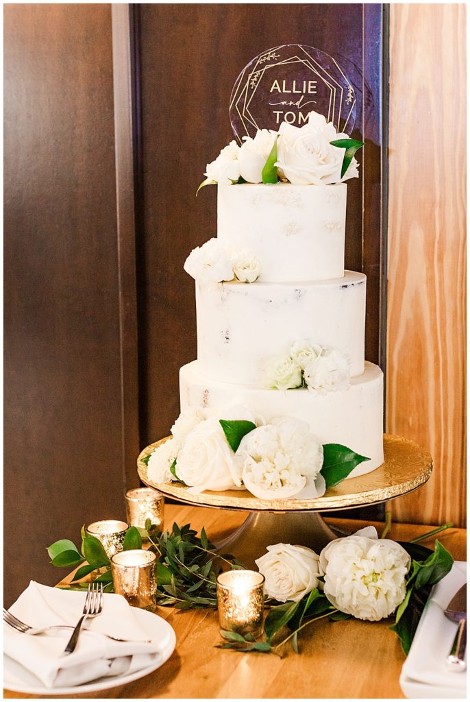 Beautiful, rustic yet simple wedding cake | Washington, D.C wedding photographer