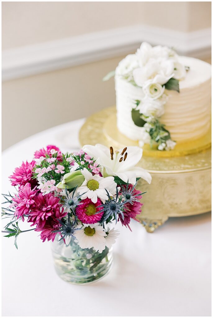 1-tier wedding cake and toss bouquet at Evergreen Country Club wedding in spring | Northern VA Wedding Photographer