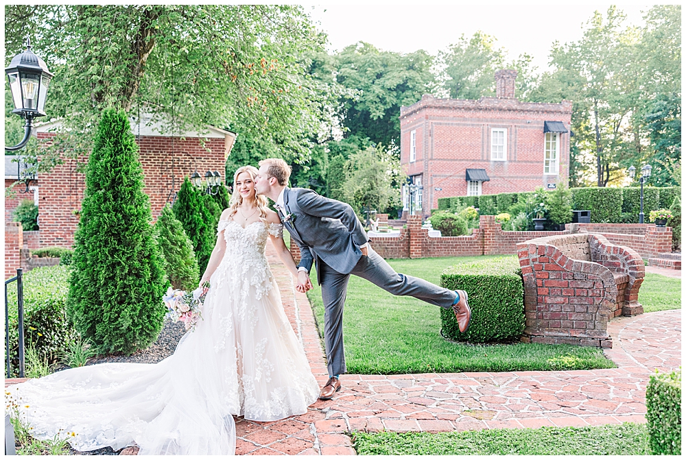 Bride and groom photos at summer Historic Mankin Mansion wedding in June | Richmond wedding photographer