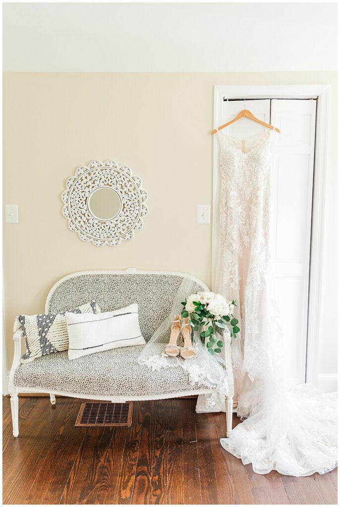 Fitted Lace Wedding Dress Photo Inspo | Northern VA Wedding Photographer