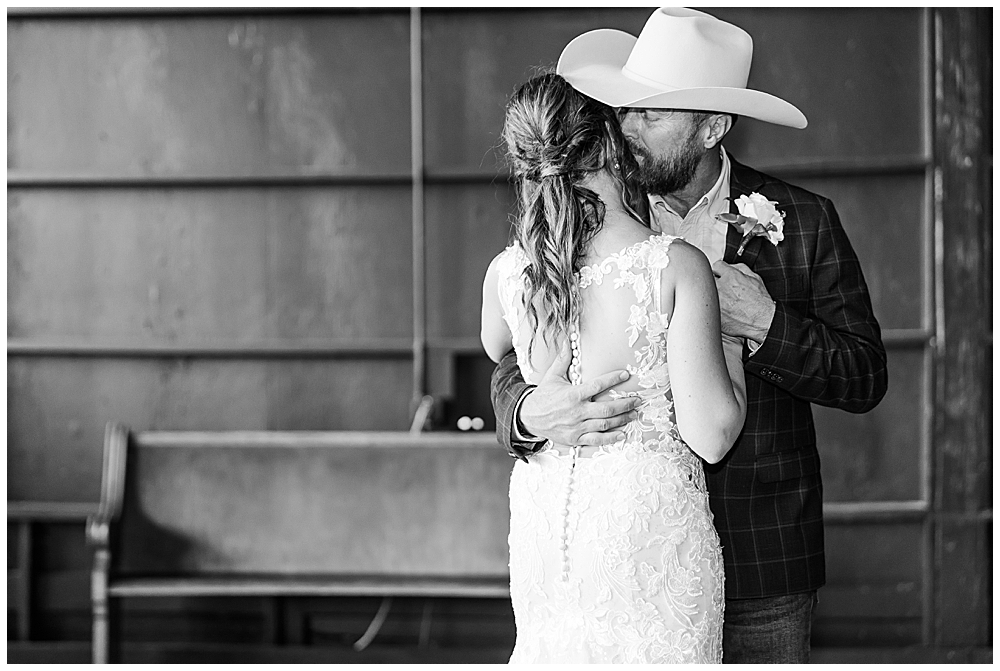 Modern Country Wedding Photos | Northern VA Wedding Photographer